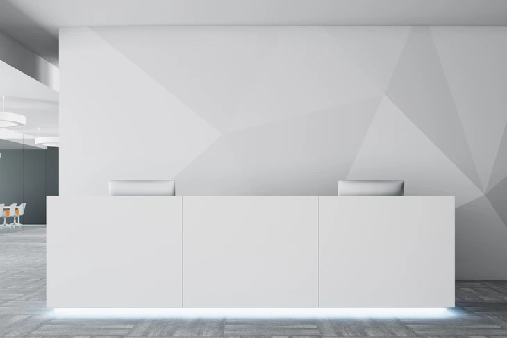 Espace de réception moderne avec comptoir d'accueil blanc minimaliste dans un hall d'entrée contemporain