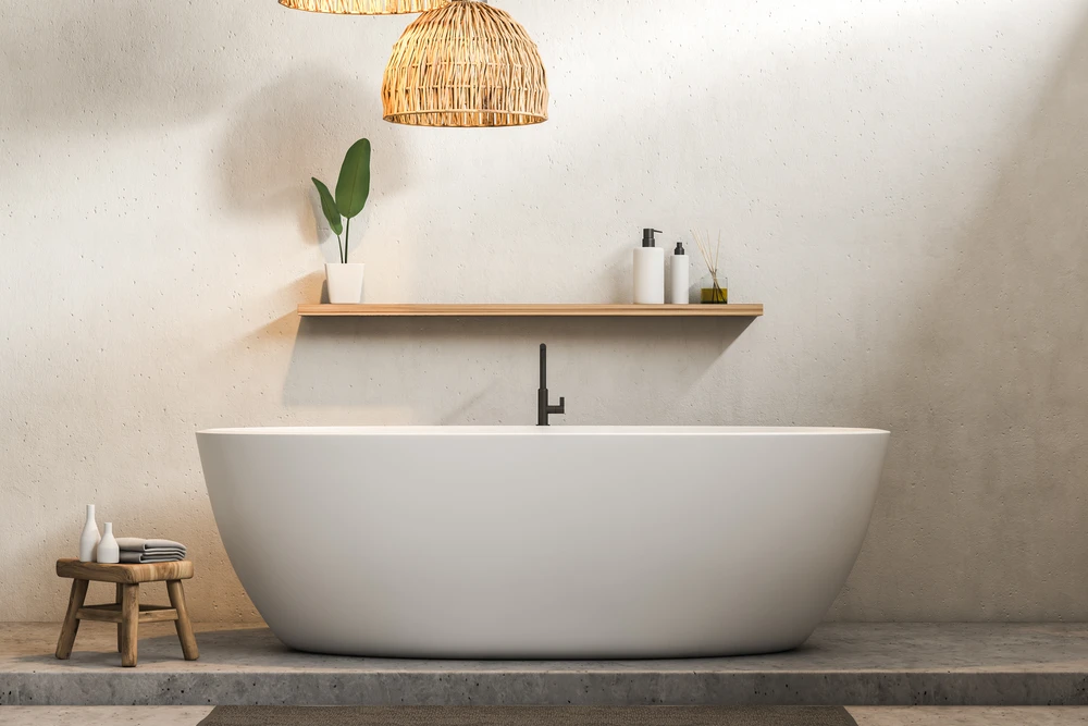 Salle de bain moderne épurée avec baignoire îlot blanche ovale au centre