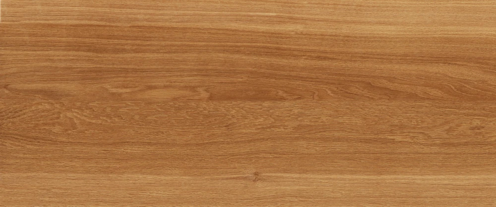Surface en bois naturel avec veines horizontales prononcées, texture lisse et uniforme