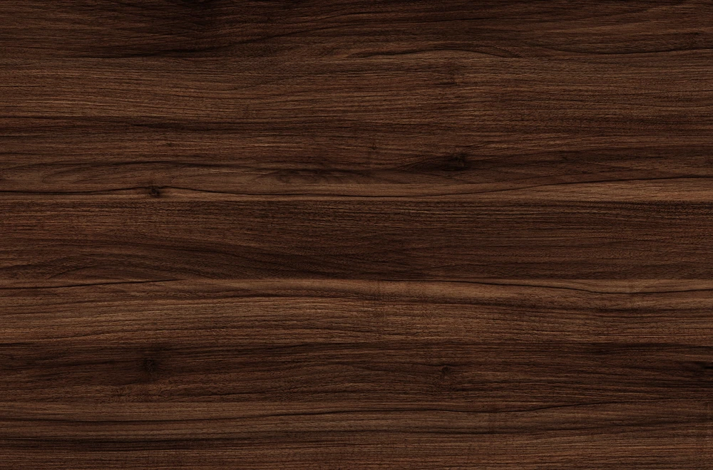 Surface de bois naturel avec veines horizontales prononcées, texture lisse et uniforme